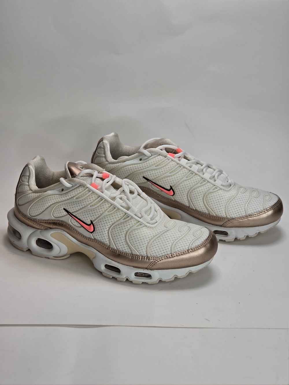 Nike Women’s White & Rose Gold Air-Style Mesh Sneakers Size 8